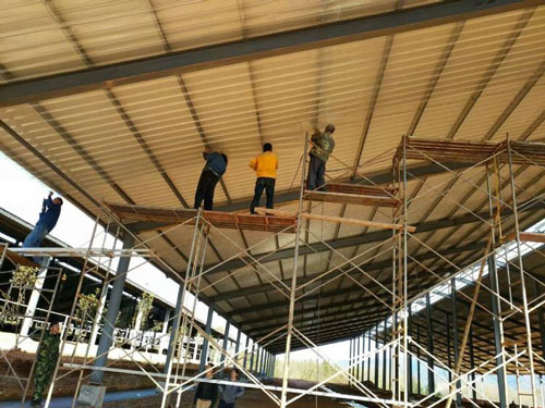 養殖場頂棚保溫 發泡聚氨酯噴涂機(圖3) 養殖場頂棚保溫 發泡聚氨酯案例